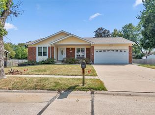 1916 Driftwood Trails Dr, Florissant, MO 63031