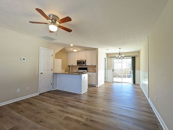 4th image of 2824 Florence Dr