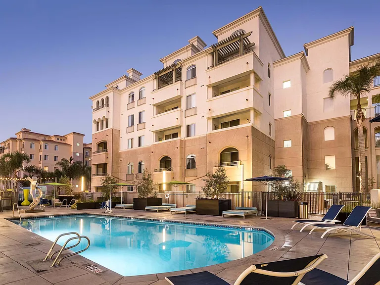 La Jolla Crossroads Apartments — Photo 71