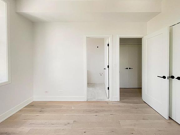2nd image of 6332 N Wayne Ave #2S