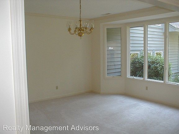 5th image of 40 Headlands Dr