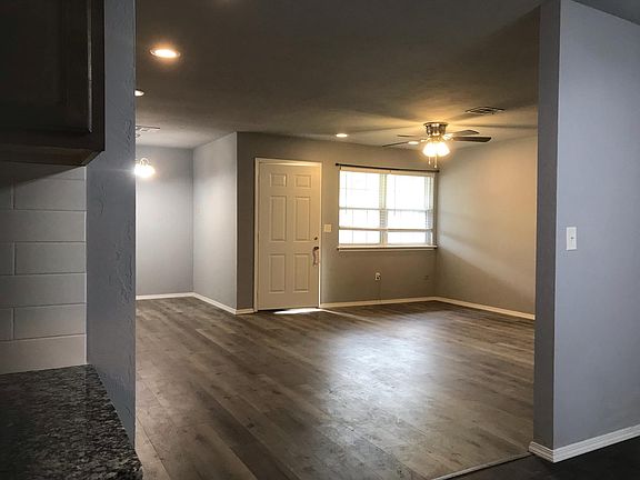 3rd image of 1117 Harrington Dr
