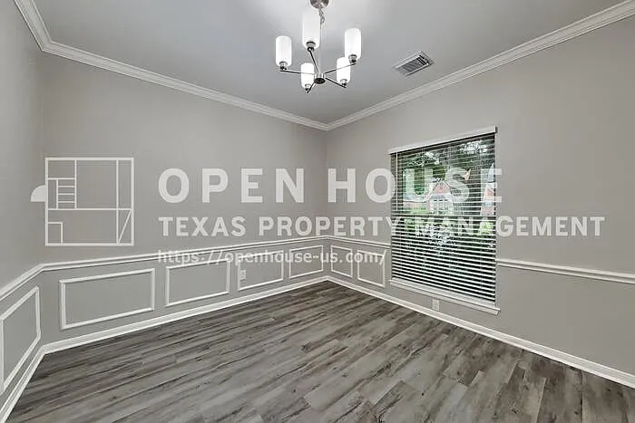 719 Fernglade Dr — Photo 6