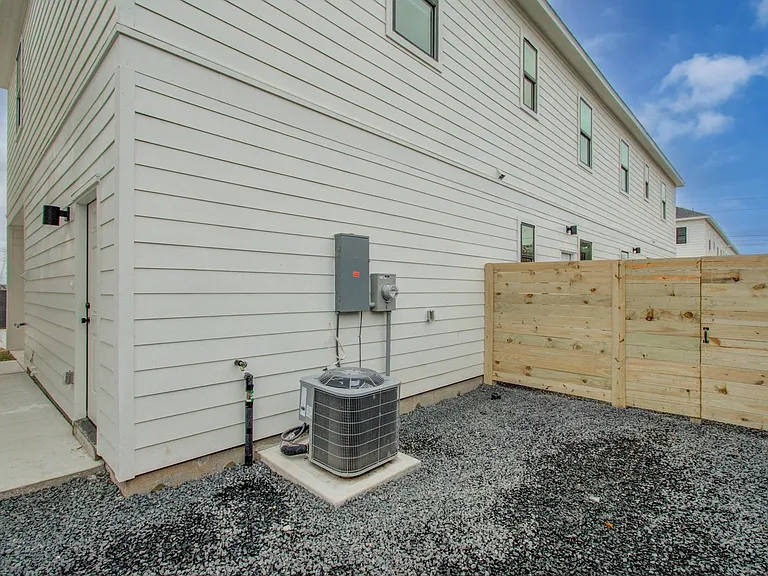 22210 Dutch Oven Dr #A — Photo 18