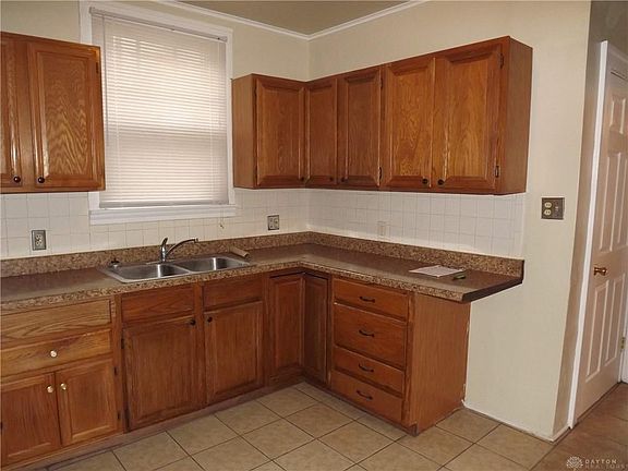 3rd image of 150 Maplelawn Dr