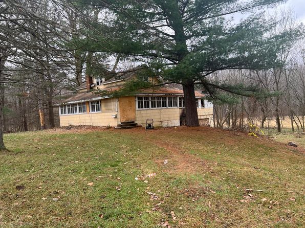 429 Drew St, Paw Paw, MI 49079