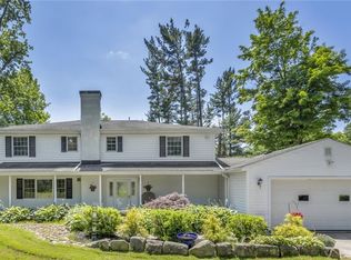 8347 Merrie Ln, Chesterland, OH 44026