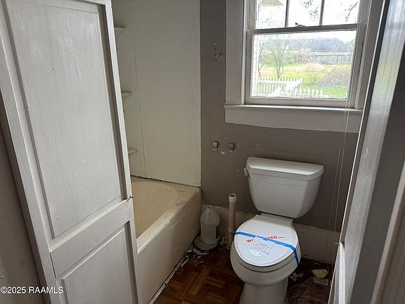 3rd image of 580 Napoleon Ave