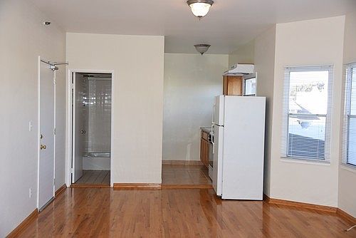 3rd image of 26 Breeze Ave APT 18