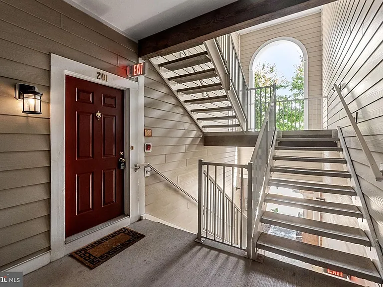 20903 Cedarpost Sq #201 — Photo 2