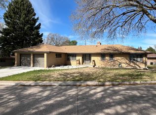 906 Primrose Dr, Ogallala, NE 69153