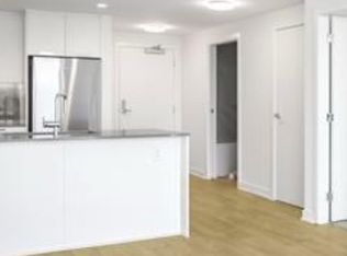 1471 Hunter St #1102, North Vancouver, BC V7J 1H3