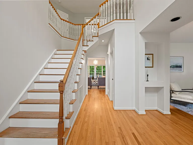 116 Tremont Cir — Photo 2