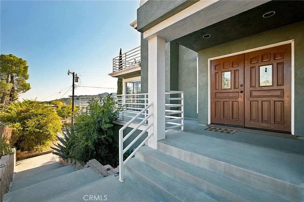 4 bed, 2.5 bath, 3671 sqft, $6,450 — Photo 3