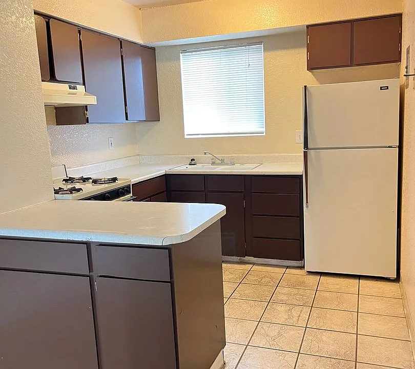 1008 Alvarado Dr SE