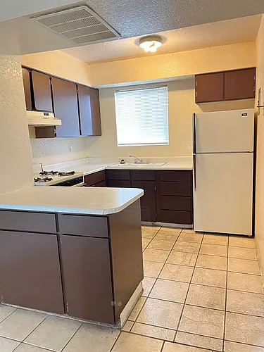 1008 Alvarado Dr SE Photo 1