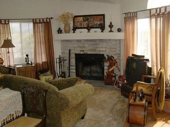 Fireplace in Livingroom