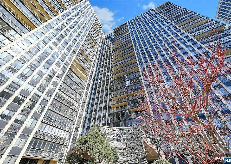1st image of 300 Winston Dr APT 919