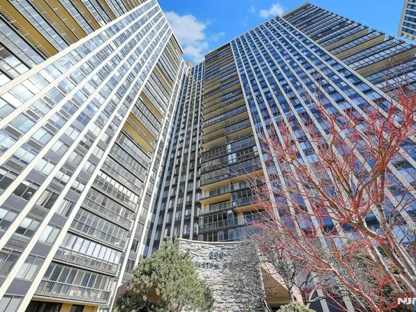 300 Winston Dr APT 919, Cliffside Park, NJ 07010