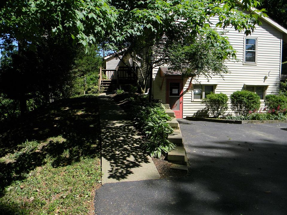 1st image of 7 Greenbrier Dr
