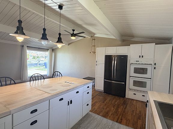 4th image of 983 E Rancho Blvd #3