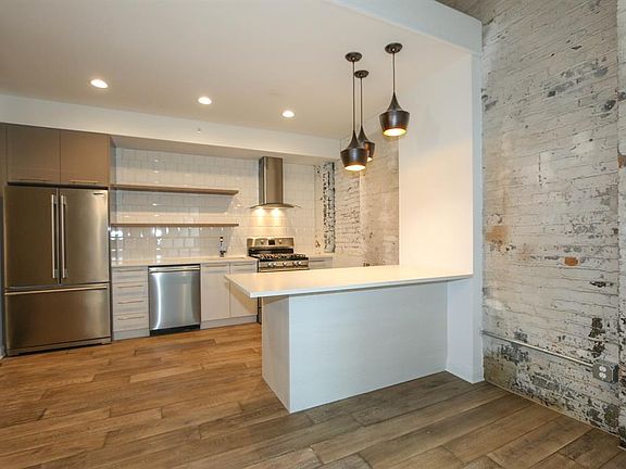4th image of 813 Broadway St #3C