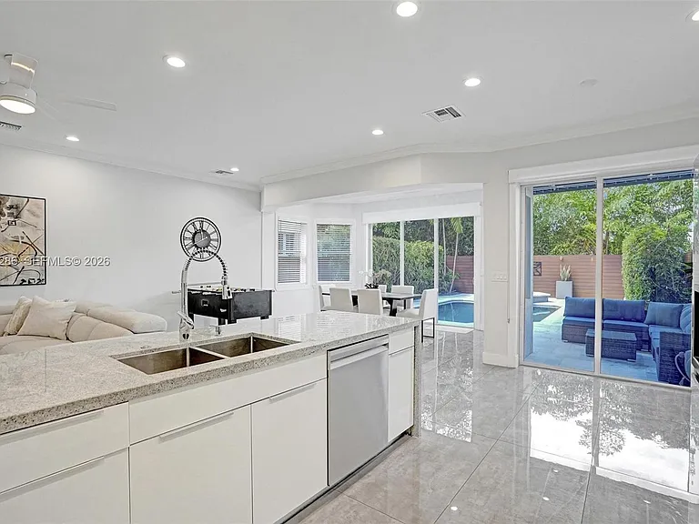 453 SW 5th Ave — Photo 29