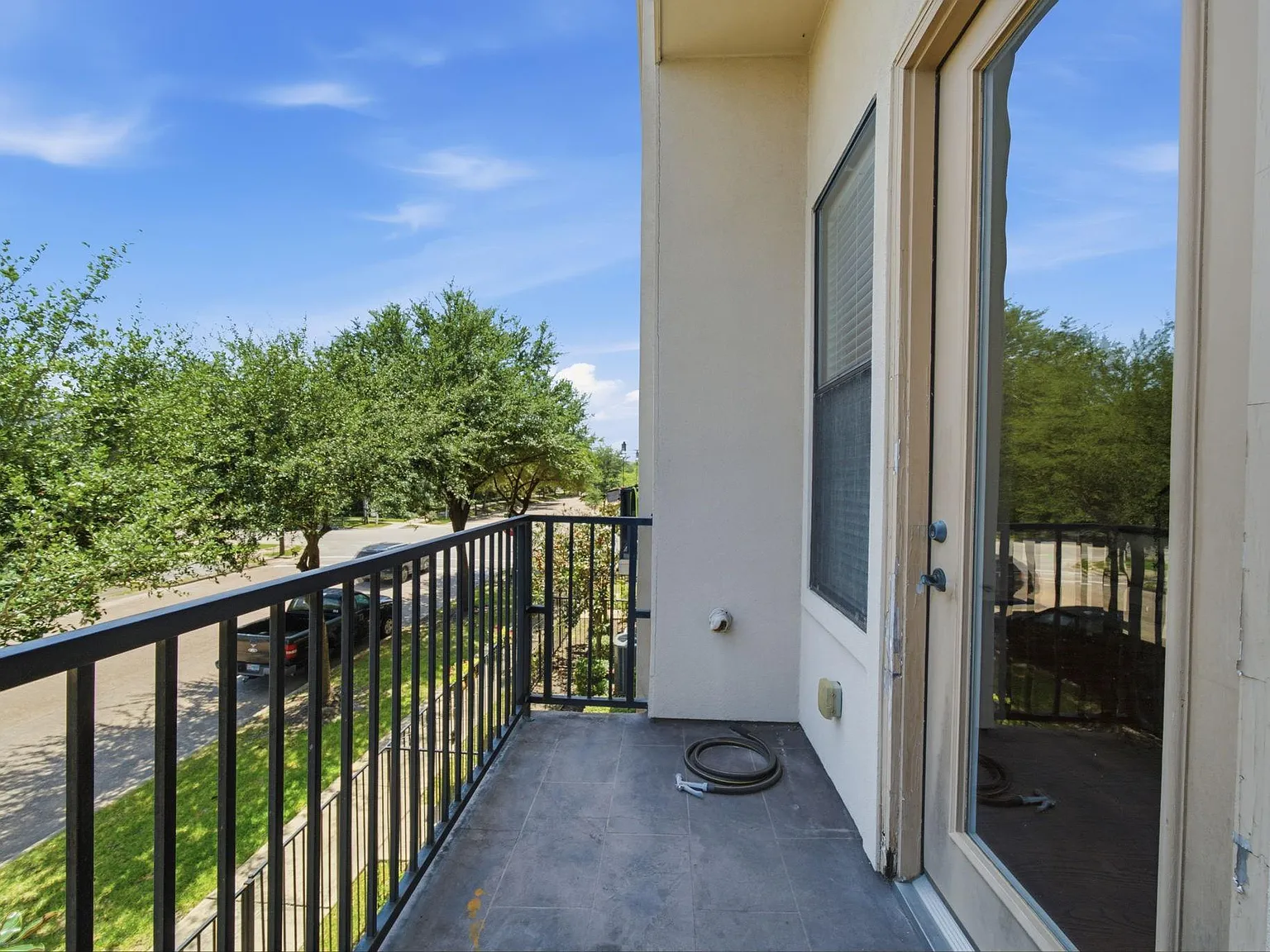 3 bed, 3.5 bath, 2156 sqft, $2,700 — Photo 3
