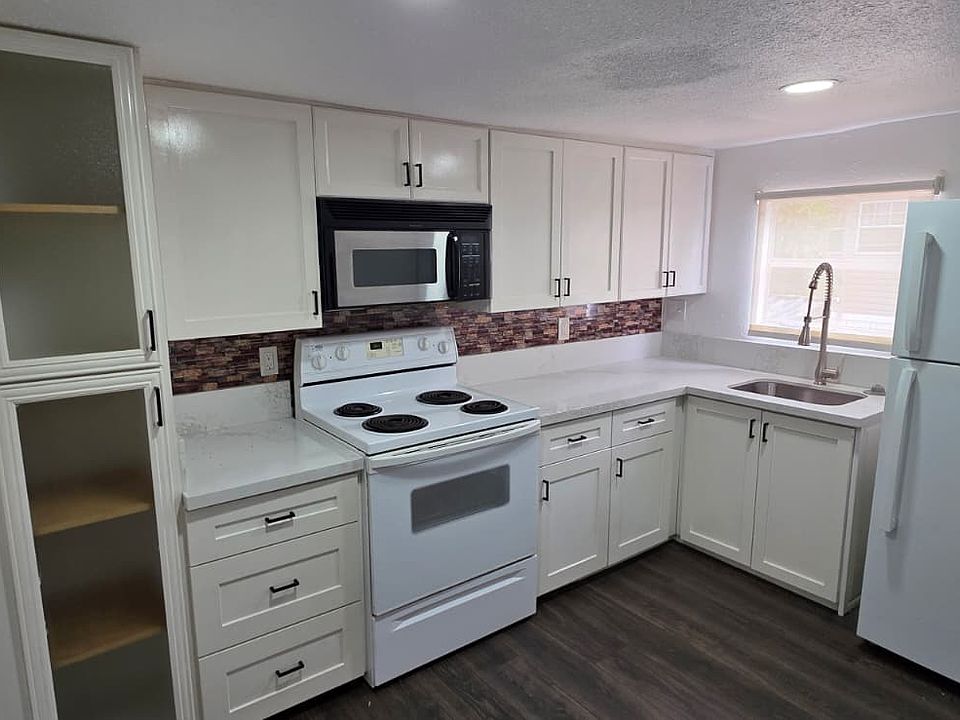 2nd image of 4907 NE 1st Ter #2