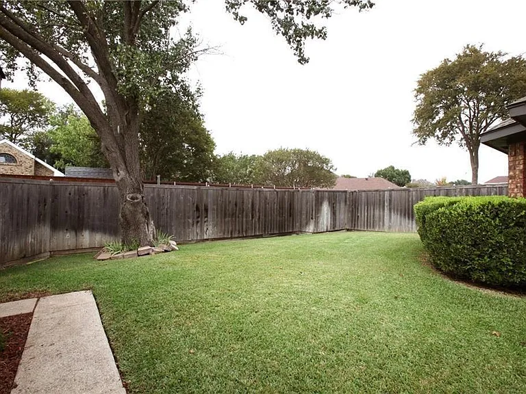 2127 Windy Ridge Ln — Photo 8