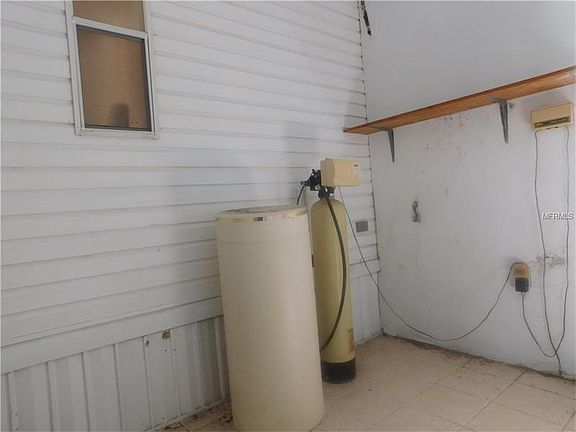 4th image of 2426 Metro Dr