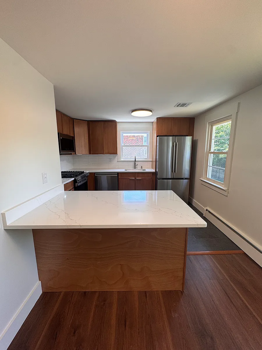Building Photo - 271 W Erie Ave #2