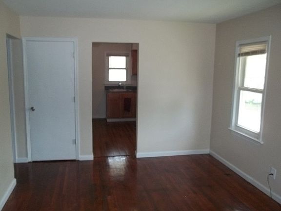 5th image of 800 S Ogden Ave