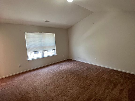 5th image of 934 Creekwood Ln