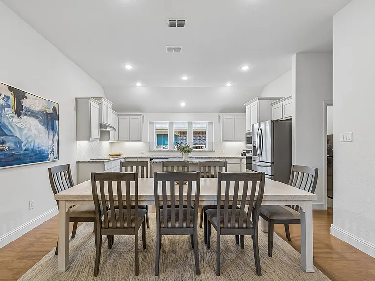 685 Coleman St — Photo 9