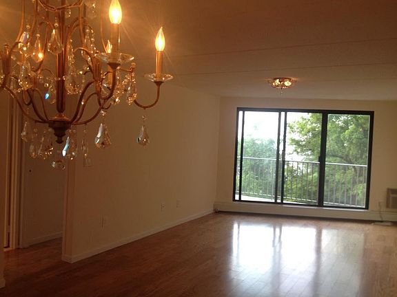 3rd image of 1155 Warburton Ave APT 2W