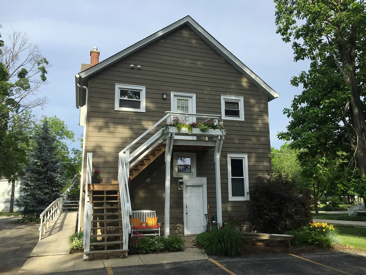 Building Photo - N Walkup Ave