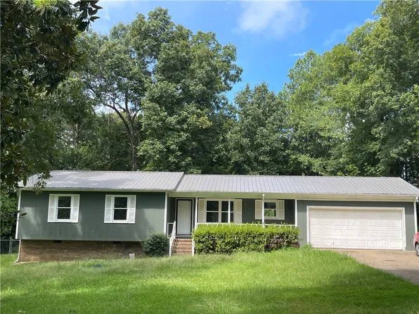 185 Hickory Ln, Jacksonville, AL 36265