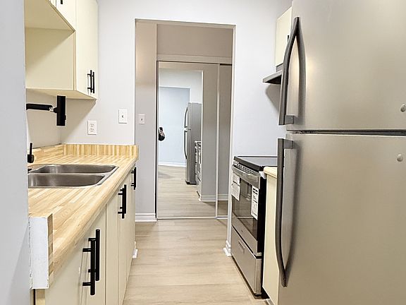 5th image of 2940 Elsmere Ave #209