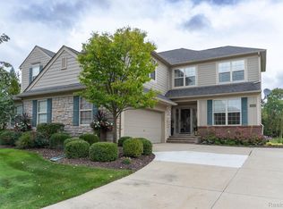3636 Winding Brook Cir, Rochester, MI