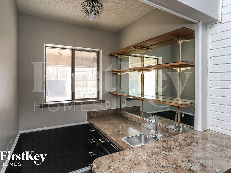 408 Flagstone Dr — Photo 7