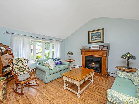 2nd image of 43 Fairlane Dr