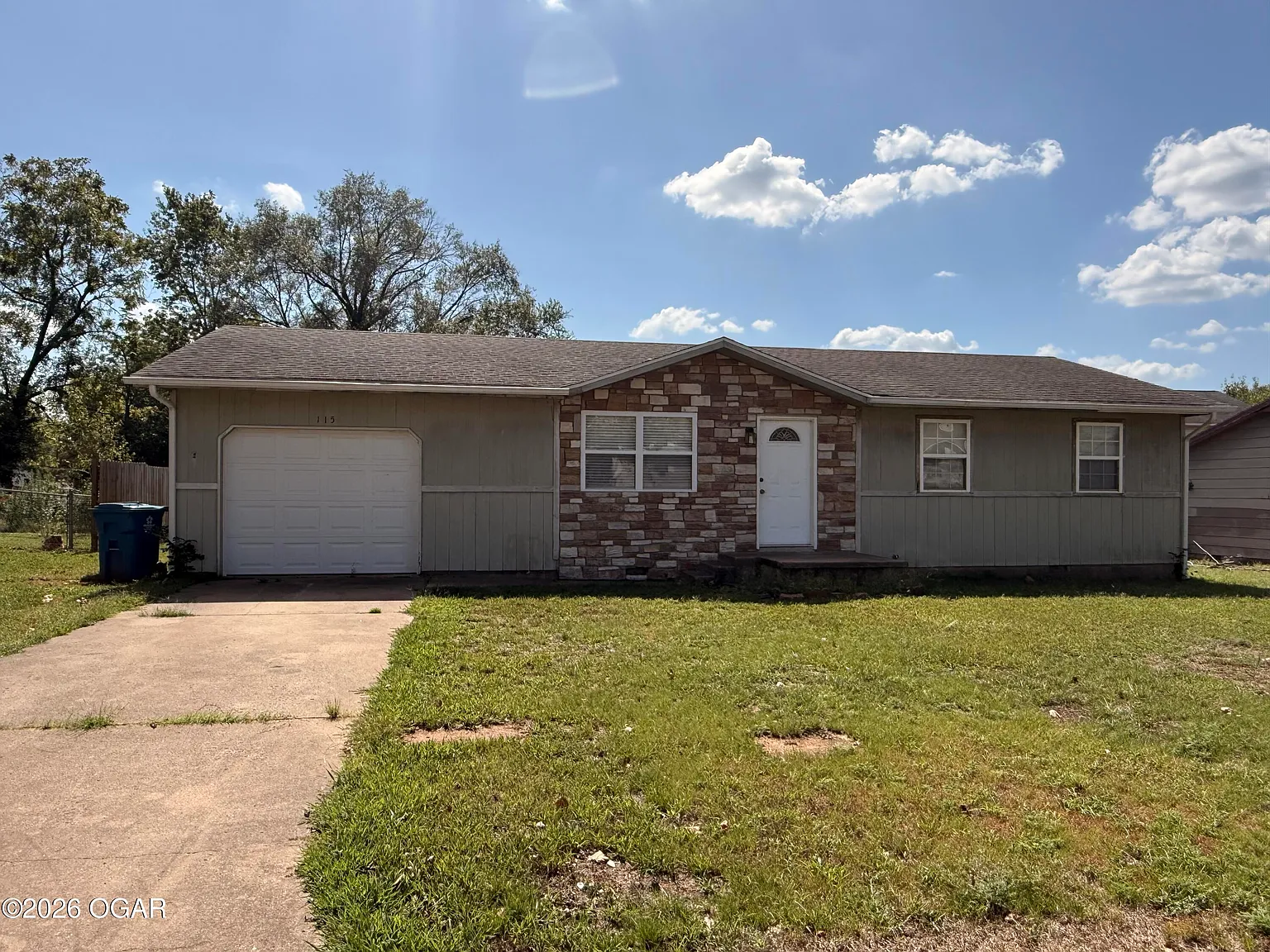 3 bed, 1.5 bath, 1124 sqft, $1,300 — Photo 1