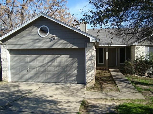 Stone and hardi-board single story house. Solid house in great s