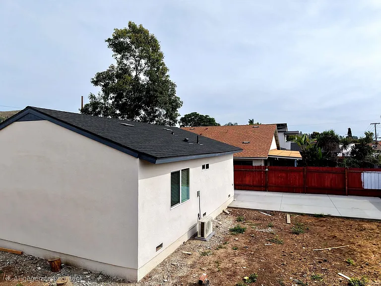 8836 Valencia St — Photo 27