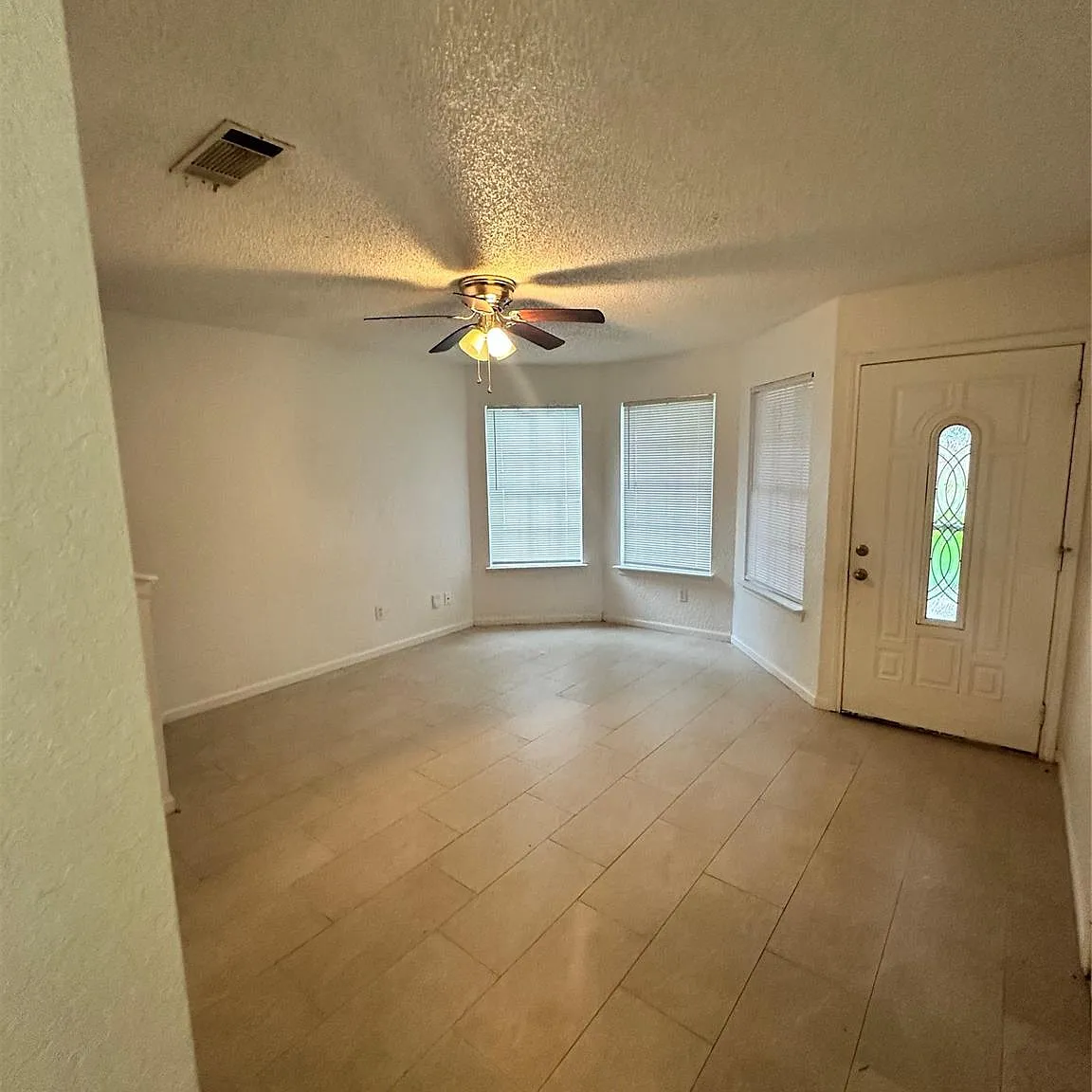 3 bed, 2.0 bath, 1191 sqft, $1,600 — Photo 3