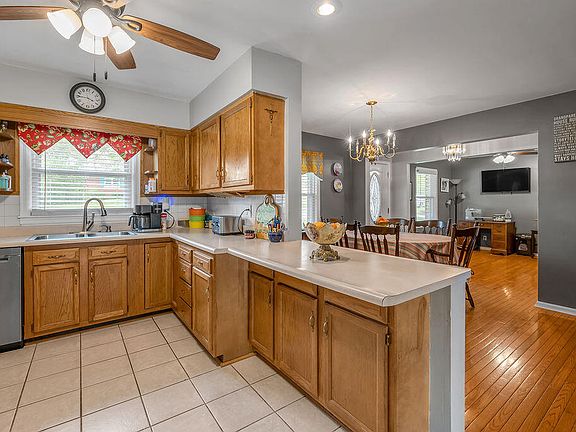 3rd image of 525 Hiawatha Trl