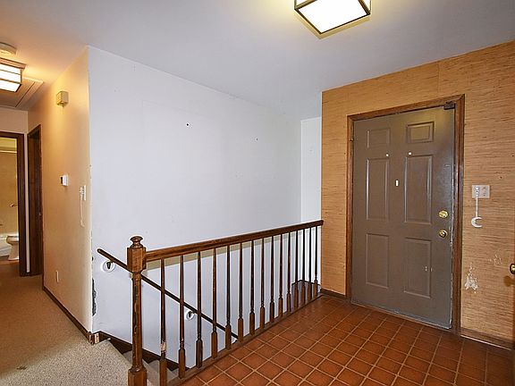 2nd image of 61 Southgate Crse