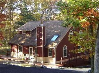 90 Bluebird Dr, Bushkill, PA