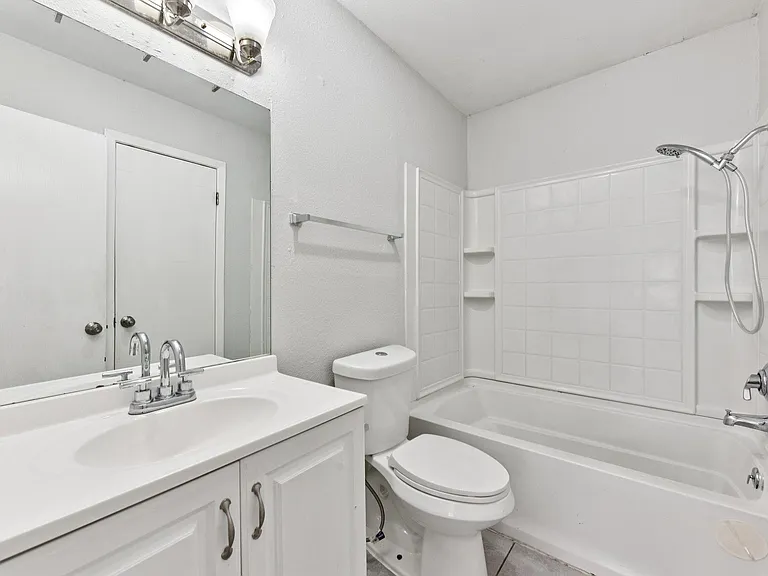 1210 Southport Dr #A — Photo 7